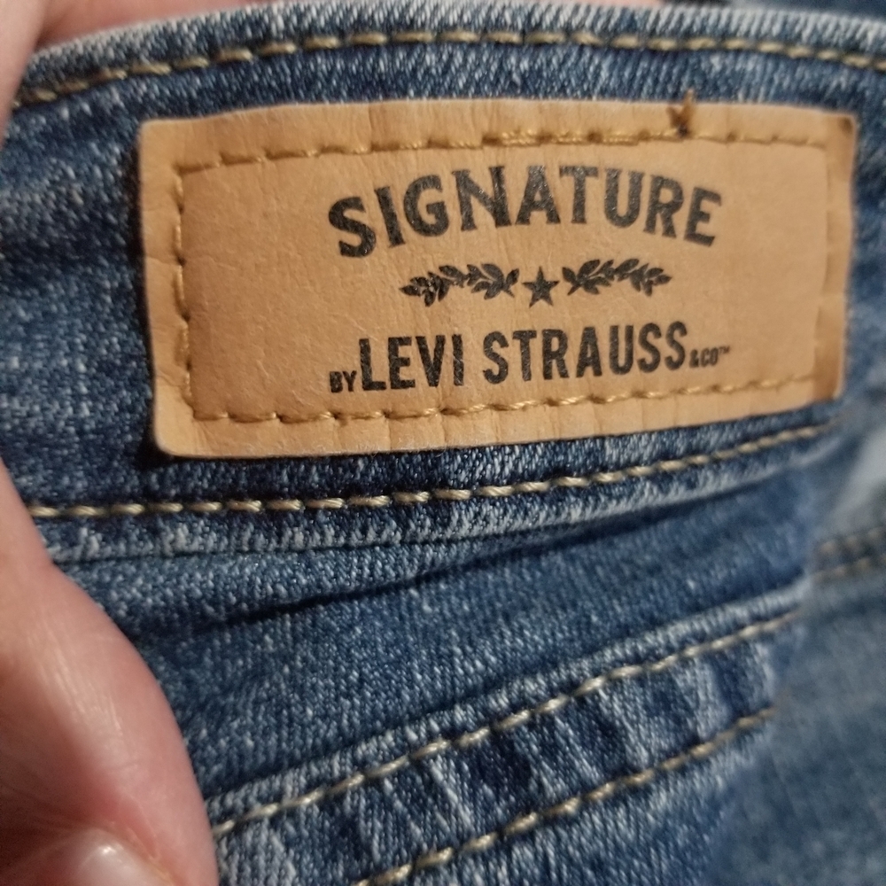 Women's Signature by Levi Strauss modern Cropped Capri 14 - Picture 10 of 12